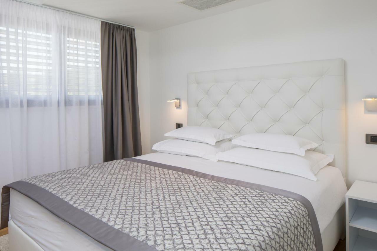 Luxury Apartments Baotic Trogir Buitenkant foto